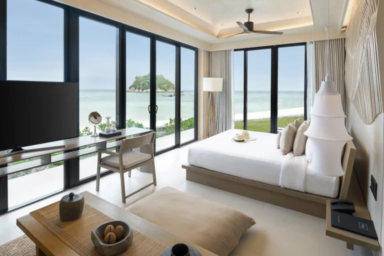 Beachfront Premium Suite with Bathtub Lipe